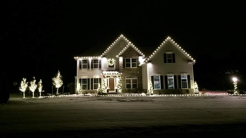 Farmington, NY Christmas Light Installation Service Request a Free
